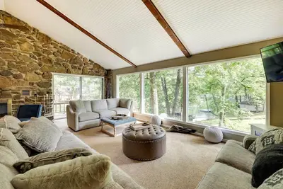 Image de Waterfront Haven w/ Deck on Monkey Island!