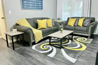 Image de 4 Bedrooms, Newly Remodeled, Quiet Neighborhood!