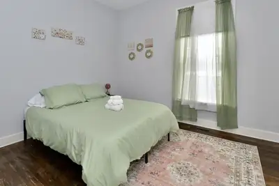Image de Comfortable & Affordable 4-Guest Stay Near Downtown Indy