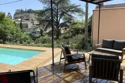 Image de La maison du Petit Jeu  à Grignan : piscine et vue sur le château (8 couchages)