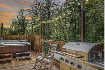 Image de 6br Cabin | Theater, Hot Tub, Game Room