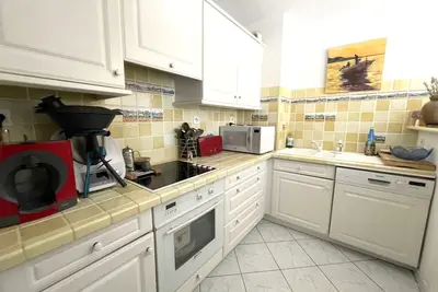 Image de Appartement climatisé tout équipé avec piscine, à deux pas de la plage