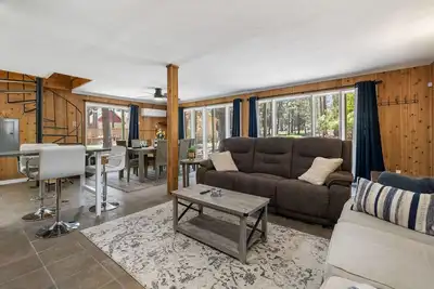 Image de *New* Deschutes Riverwoods Retreat