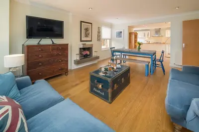 Image de Spacious 5 bedroom split level flat with three bathrooms and open plan kitchen living area, sleeps