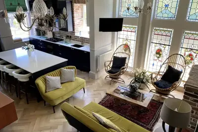 Image de Stunning Victorian Home Near Dumbreck Station