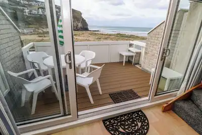 16 Seaspray, pet friendly, country holiday cottage in Porthtowan