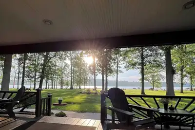 Image de Lakefront Home on Cross Lake Jordan Ny