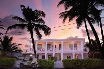 Image de Multi Room Beachfront Home