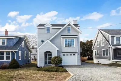 Image de Modern Home w/ Private Beach Access and Outdoor Shower – Dog Friendly! Sleeps 6