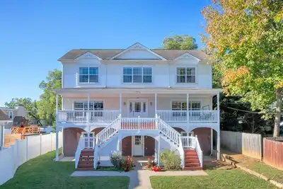 Image de Long Street Cottage - 5 bdrm/3. 5 bath - North Downtown