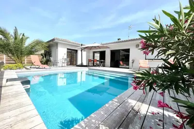 Image de Superbe Villa - Piscine/Jacuzzi à 5 min d'Arcachon