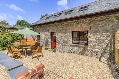 Image de Fabulous property set in the grounds of a riding school with direct access to some fabulous walks.