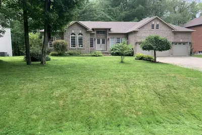 Image de Mansion in Springwater, 10 min to lake Simcoe and 20 min to Allenwood Beach