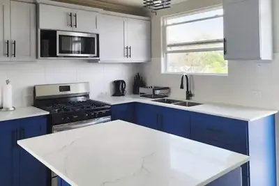 Image de New Modern Home near Airport, Beaches & Shopping