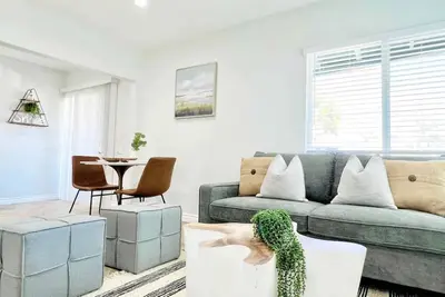 Steps to the Sand-Upscale Beach Cottage