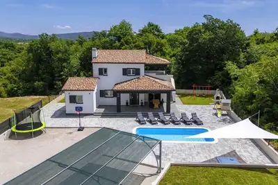 Maison de vacances avec piscine et climatisation