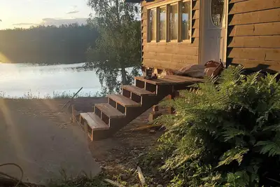 Image de Swan Cir. Lakefront Retreat