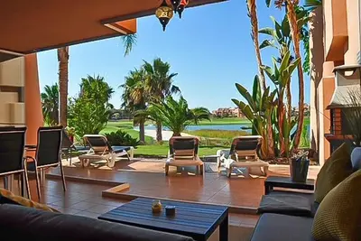 Image de Extended frontline ground floor apartment