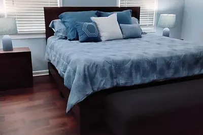 Image de Redd's Peaceful Retreat \nOffering 5 bedrooms A theater room and a billiards room