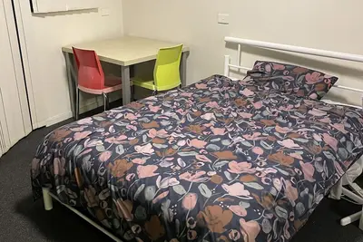 Image de Lovely 1 Bedroom Apartment With Fire Heating System