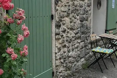 Image de Agréable studio équipé sous les toits de Monieux