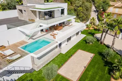 Image de Propriété moderne avec des finitions intérieures de grande qualité