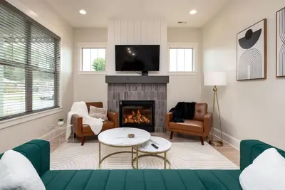 Image de Pet friendly in the heart of Brevard. Hiking, dining & shopping are minutes away!