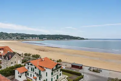 Image de Appartement moderne à 75m de la plage avec balcon et wifi
