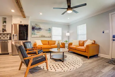 Image de Casablanca Waco | 5 Mins to Silos/Baylor • Hot Tub • Pets Ok, Casablanca Waco