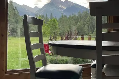 Image de Cozy log cabin on 20 acres