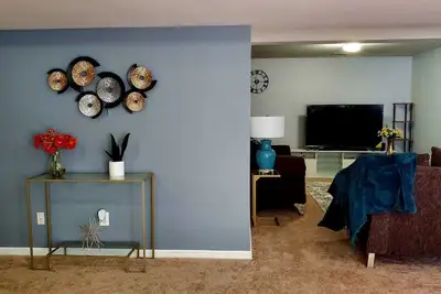 Image de Minimalist Basement Apartment - cozy and spacious for all