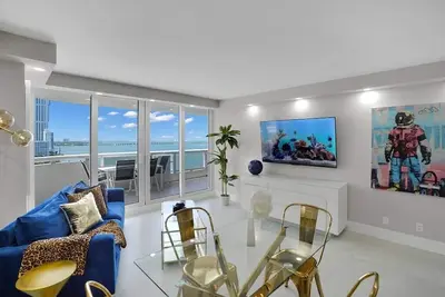 Image de Fantasy! (Jr. 2 bedroom condo)