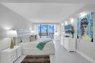 Image de Superstar! Penthouse (3 bedroom condo)