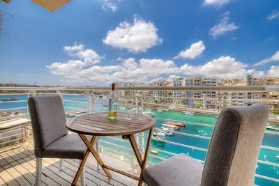 Image de Exquisite Seafront Apart in Spinola Bay St Julians