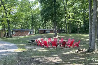Image de Rustic cabins in secluded campground with lake access and woods to wander in.