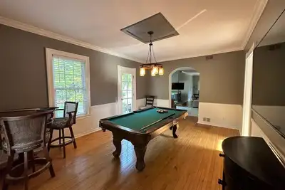 Monthly Stay~Pool Table~Backyard & Firepit~King Bd~WiFi~Spacious