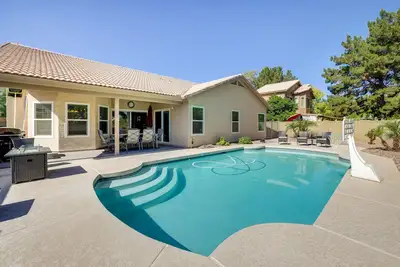 Image de 5 Mi to Dtwn Chandler: Home w/ Outdoor Pool!