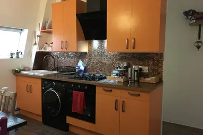 Image de Cosy Flat, Allocated on the Second Floor of the Building With a Romantic Sunset