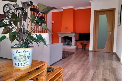 Image de Casa com 2 quartos, cozinha equipada, com terraço e churrasqueira