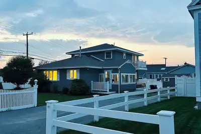 Image de Seabrook Beach House 4 Br Sleeps 10 - 100 steps to beautiful sand beach