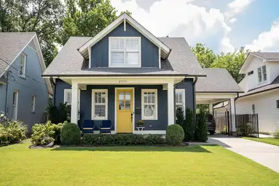 Image de Luxury Design, Prime Location 2 Minutes from Midtown, Family Fun!