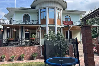 Image de Beautiful Classic Home!