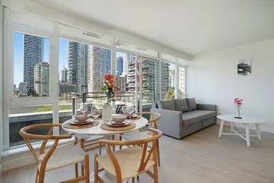 Image de Yaletown Condo: Modern 1br+Den | Air Conditioning | Free Parking | Seawall