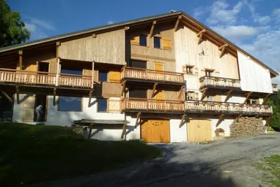 Image de La Cour - La Dent De Cons