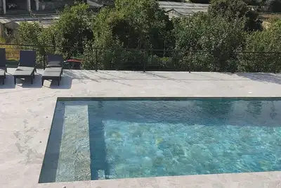 Image de Bas de villa indépendant, piscine et balnéo