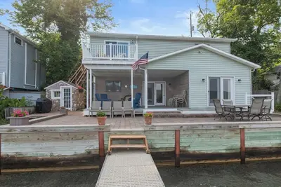 Image de Keuka Lakefront | Hot Tub | Dock w Hoist | Flx