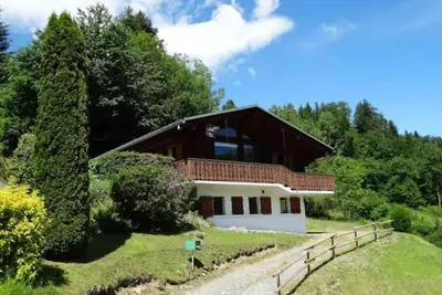 Chalet familial avec grande terrasse à Morillon