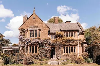 Image de A Perfect Getaway on a Historic English Estate With a Private Swimming Pool
