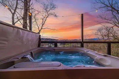 Image de Secret Hideout- 2 bdrm, Mtn View, Fire-pit, Game Room, Hot tub, Hammock