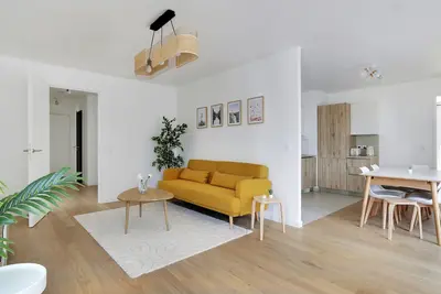 Image de A Bright 4-Br/2-Ba in Quai de Clichy